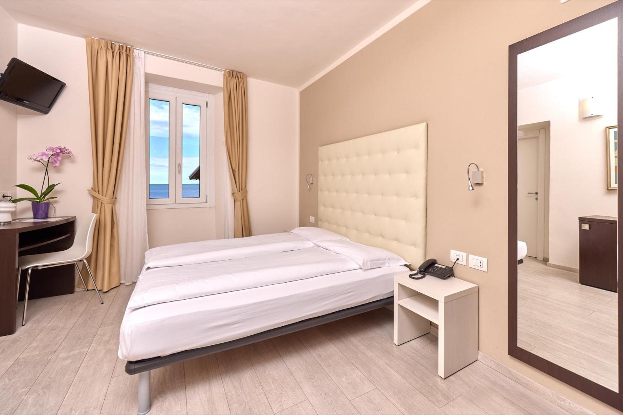 Hotel Geier Torbole Sul Garda Exterior foto