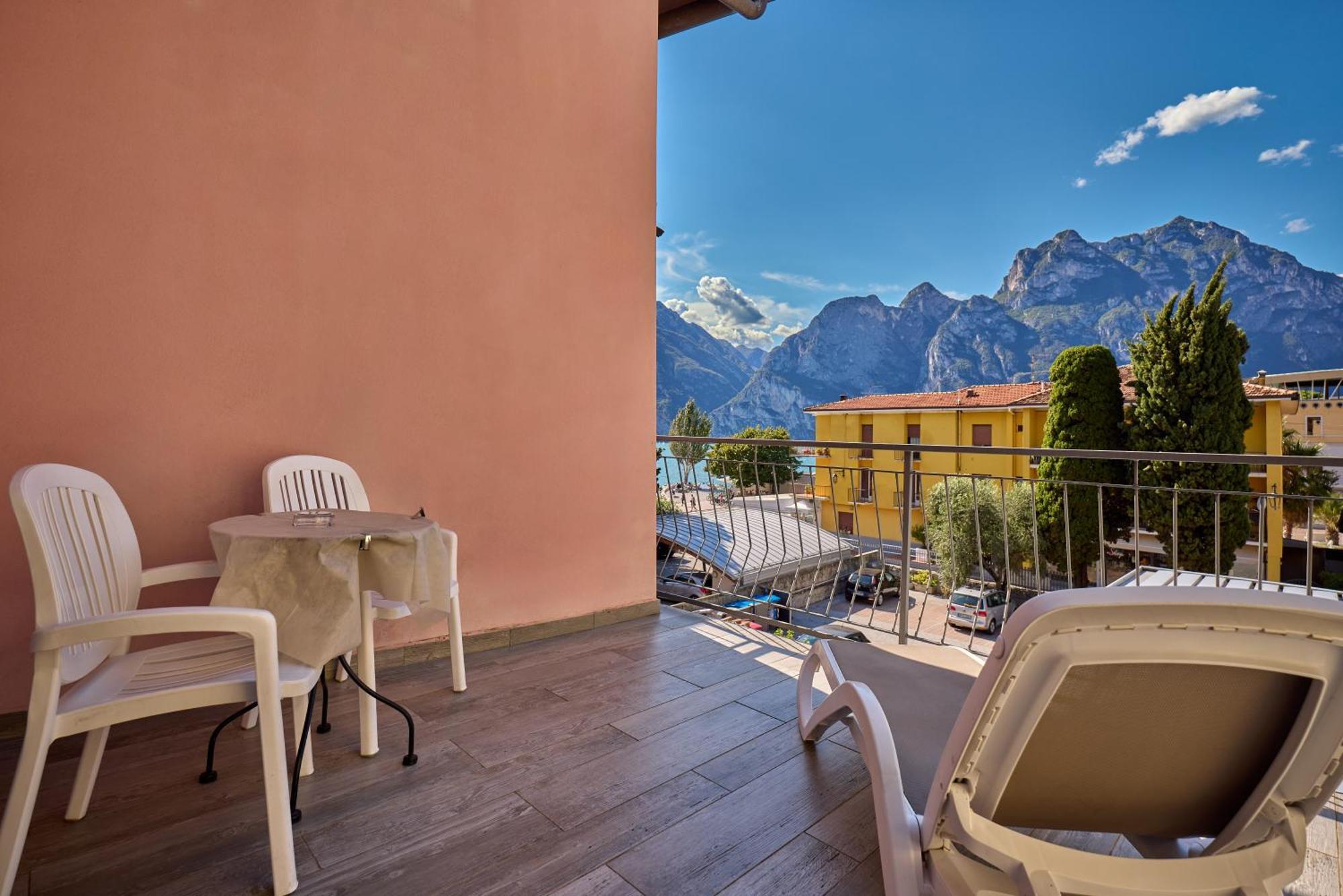 Hotel Geier Torbole Sul Garda Exterior foto